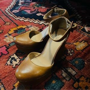 Urban Outfitters Tan Wedges size 7